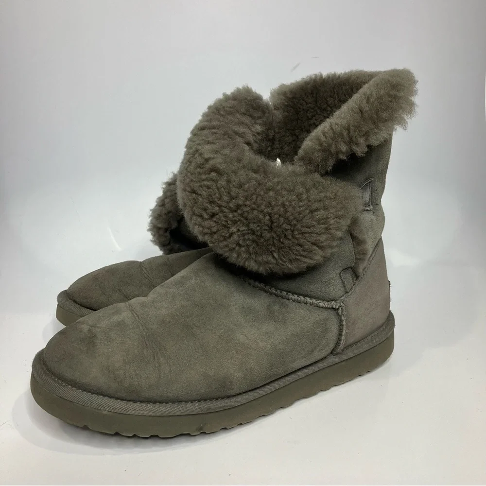 UGG Bailey Button gray suede‎ boots size 8